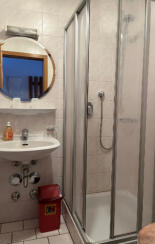 Dusche mit WC